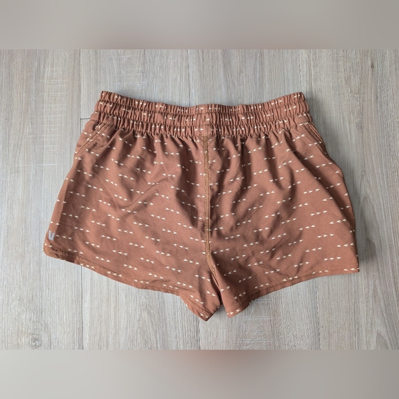 Vuori WOMEN'S CLEMENTINE 2" SHORT - Picture 2 of 7